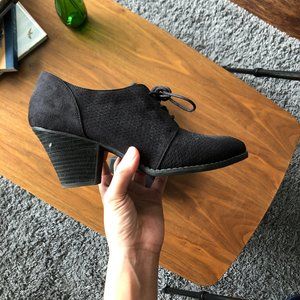 Dr. Scholl's Oxford Suede Lace-up Pumps